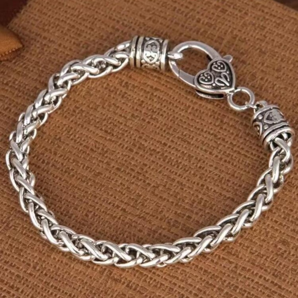 Elegant Silver Heart Clasp Bracelet